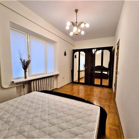 82-Avenue Apartment Чернивци Екстериор снимка