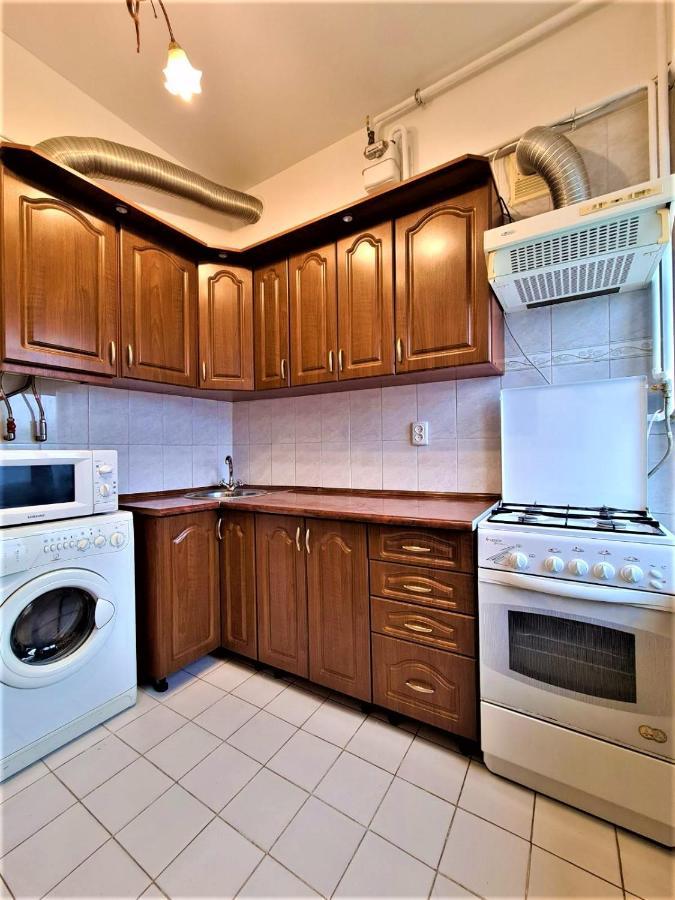 82-Avenue Apartment Чернивци Екстериор снимка