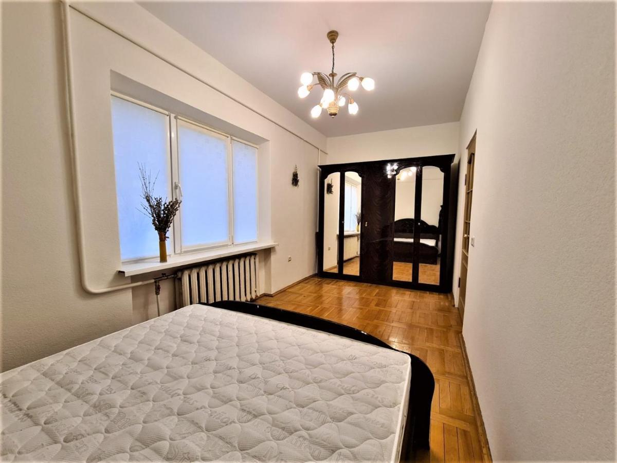 82-Avenue Apartment Чернивци Екстериор снимка